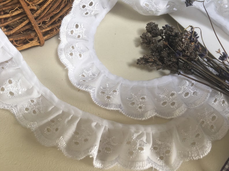 Premium Quality 1 / 2.5 cm Gathered Broderie Anglaise Lace Trimming. Choice of Black, White or Ivory Cream White