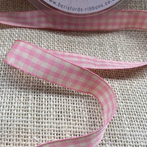 OP=OP Berisfords roze natuurlijk ginganglint Keuze uit 15 mm of 25 mm Breedte 3 meter Perfect voor baby-, lente- en zomerknutsels