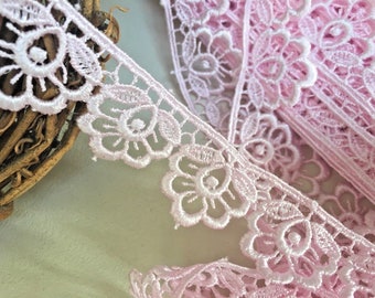 Baby Pink Guipure Lace Trim 3cm Width Beautiful Design with a Floral Edge Sewing, Costumes, Crafts