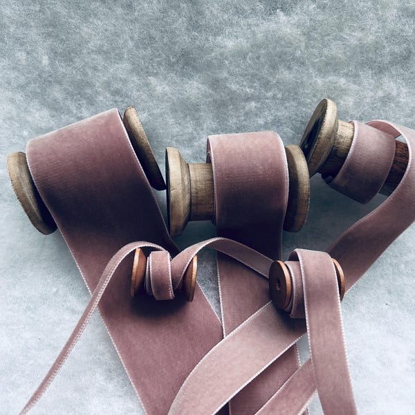 Berisfords Colonial Rose Pink Luxury Velvet Ribbon Choice of 9mm 16mm 22mm 36mm 50mm Widths Perfect for Crafts, Sewing, Gift Wrapping