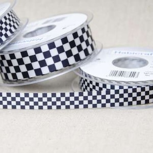 Ruban drapeau à damier Berisfords, satin imprimé noir et blanc au choix, largeurs de 15 mm ou 25 mm