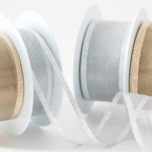 Berisfords Sparkle Sheer Organzaband in 2 Breiten in Gold oder Silber Nähen, Basteln, Tischdekoration, Geschenkverpackung.