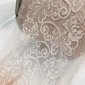 Bordure en dentelle extensible rose pâle Motif jolies roses de 18 cm de large au mètre parfait pour la lingerie
