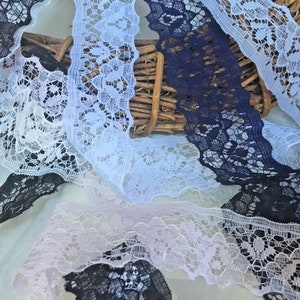 Nottingham Flat Lace Trimming 3cm Width Pretty Floral Design Choice of Colours