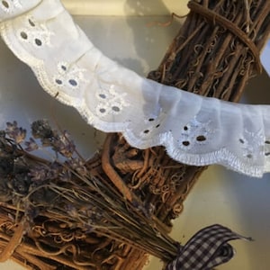 Premium Quality 1 / 2.5 cm Gathered Broderie Anglaise Lace Trimming. Choice of Black, White or Ivory Cream Ivory cream