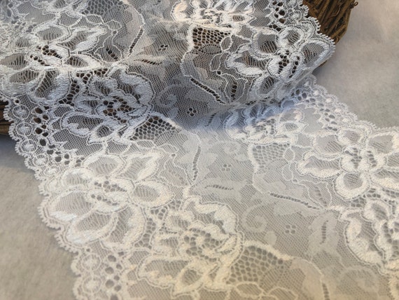 Pretty 7/17.5cm White Flower Design Galloon Stretch Lace Trim