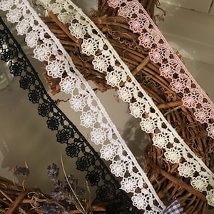 Pretty and Dainty 20mm/3/4&quot; Flower Guipure Lace Trimming. Available in White, Black, Cream and Baby Pink.Choice of Lengths