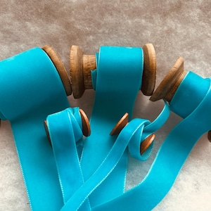 Berisfords helderturkoois luxe fluwelen lint Keuze uit 9 mm 16 mm 22 mm 36 mm 50 mm breedtes Perfect voor knutselen, naaien en cadeauverpakking