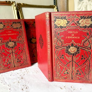 Livre ancien français couverture rouge jeunesse vintage 1910s, livre pour enfants avec gravures, "Vertus de l'enfance" Marie Félicie TESTAS