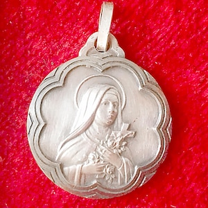 Vintage French Saint Therese pendant, catholic medal of Saint Therese Child Jesus, Therese Lisieux devotion gift collection