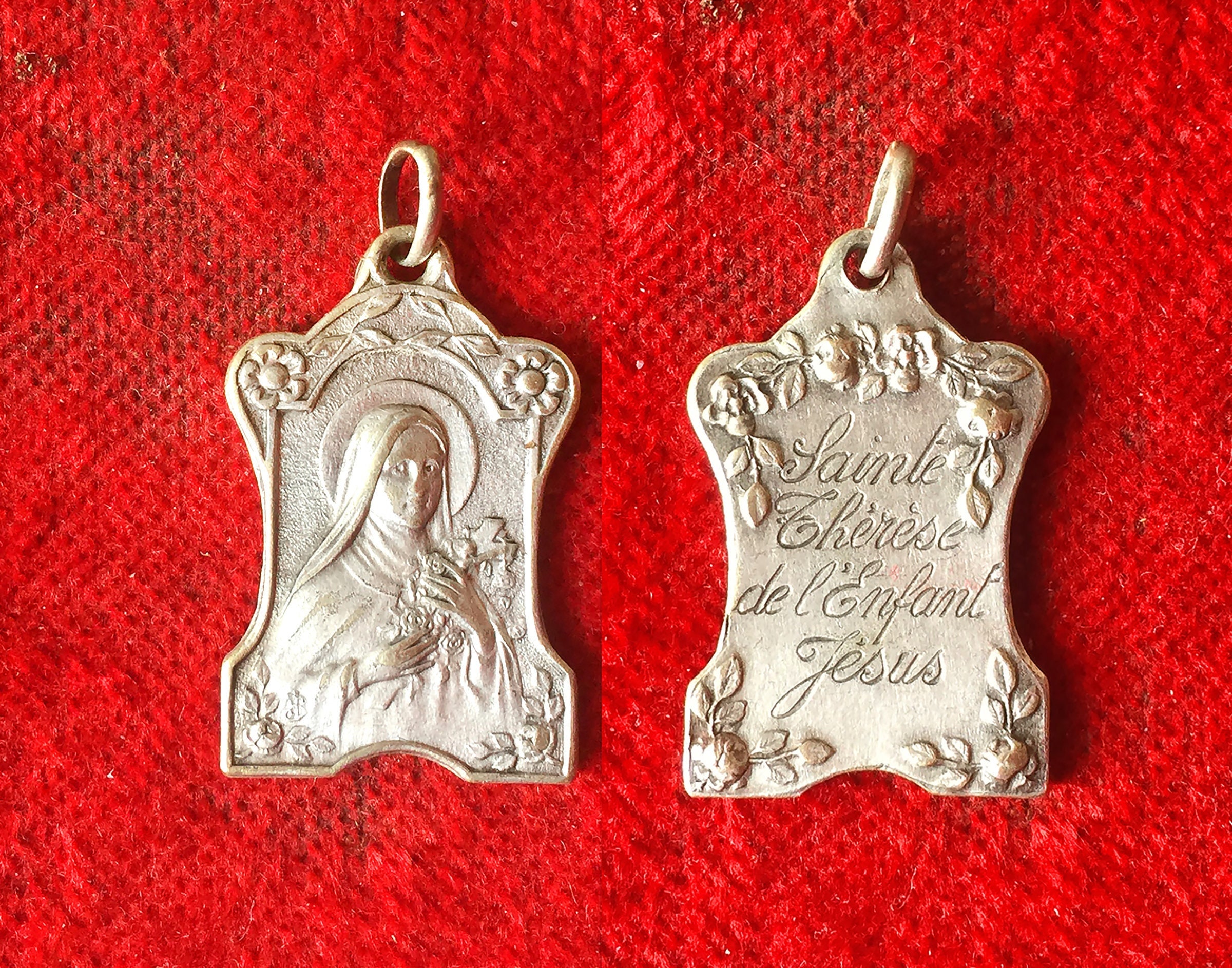 Médaille Ancienne Française Sainte Thérèse de L'enfant Jésus en Métal Argenté, Médaille Religieuse S