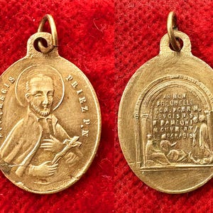 Vintage French Saint Regis pendant, catholic Saint antique medal, St Regis of the Jesuit order made in brass, missionnary Saint medal charm