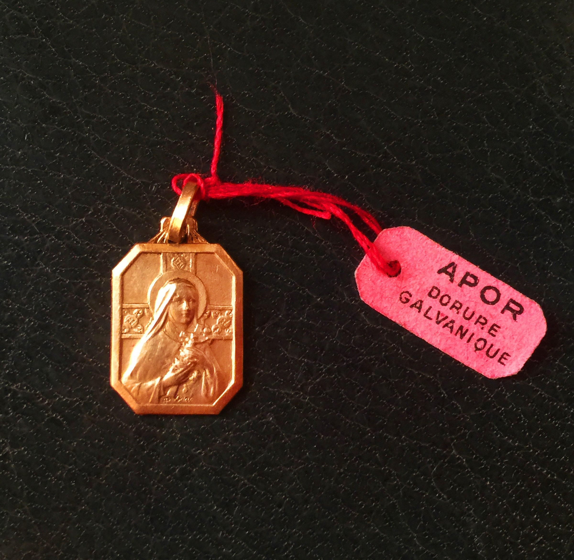 Antiquité Français Religieux Catholique Sainte Thérèse Plaqué Or Médaille de Saints St L'enfant Jésu