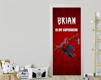 Spiderman Custom Boys Nom Couverture de porte, Est mon autocollant en vinyle super-héros pour la peau de porte, Bannière de porte d’entrée, Décor amovible, Cadeau Garçon Gamer ND408