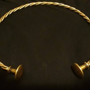 Torque/ collana Celtica a tamponi