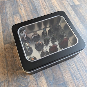 Magnetic Miniature Storage Tin – Secure & Stylish Carrying Case