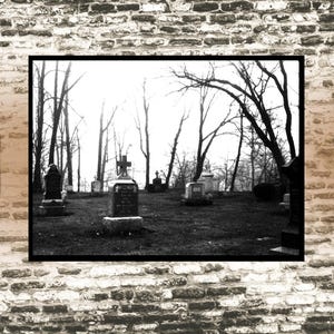 Stampa di un cimitero con paesaggio oscuro, arte macabra, stampa di Halloween, regalo per la casa, arte murale gotica, immagine del cimitero, regalo per lei, arte cimiteriale
