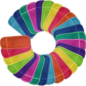 Puede incluir: Un conjunto de 24 porta paletas de colores hechos de tela suave. Los porta paletas están dispuestos en un círculo, con cada porta paletas presentando un color brillante diferente.