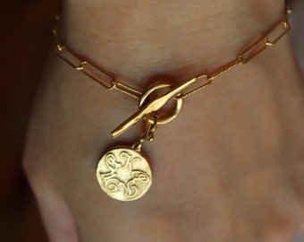 Bracelet with our "Karma" medallion in a mini version on a toggle clasp wide chain