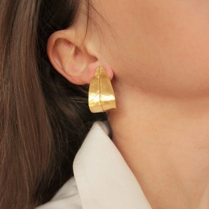 Laurels- Hoop earrings with a leaf texture