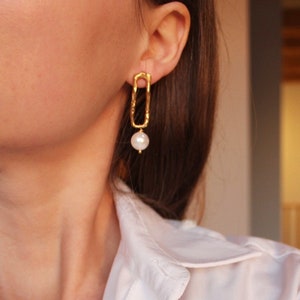 Waterfall unique, irregular earrings with a pearl image 2