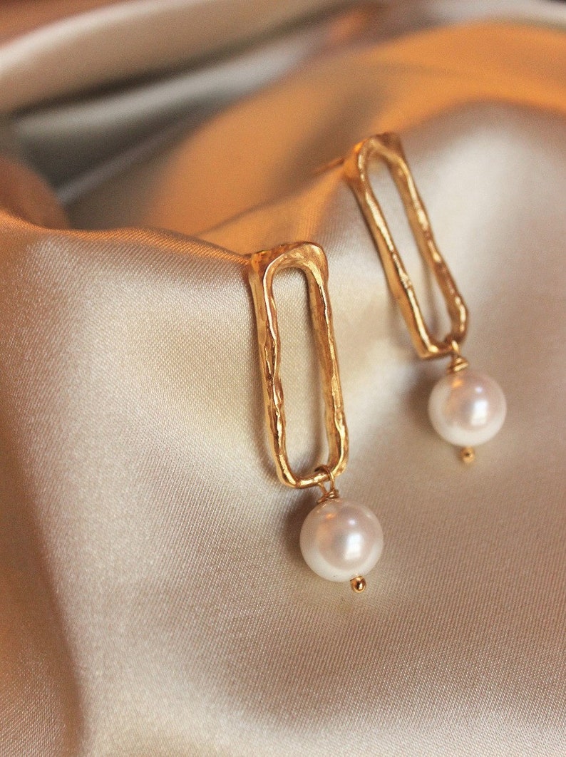 Waterfall unique, irregular earrings with a pearl image 3