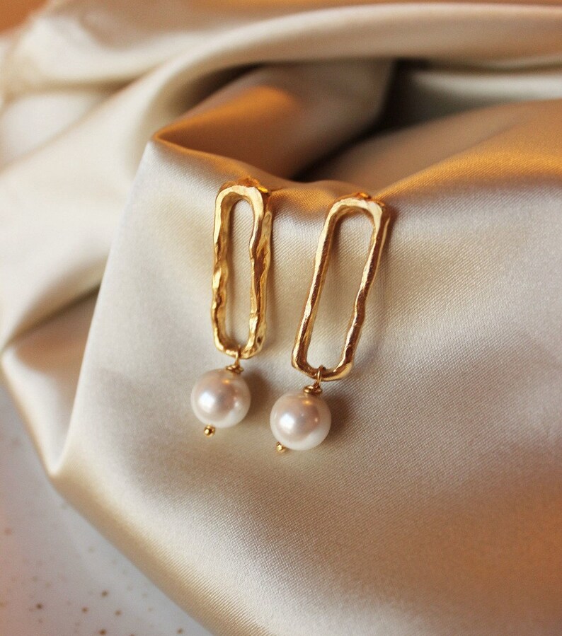 Waterfall unique, irregular earrings with a pearl image 1