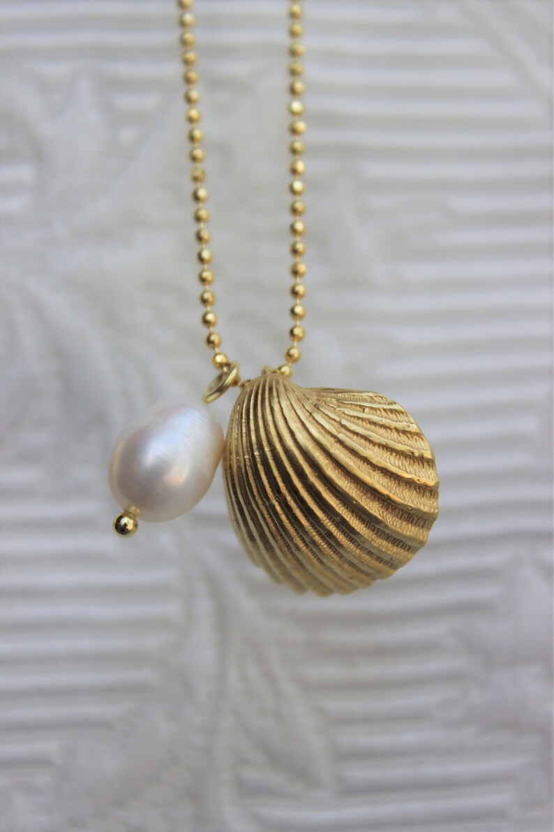 Shell and Natural Pearl Necklace - Etsy