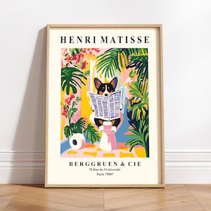 Puede incluir: Una impresi&oacute;n art&iacute;stica enmarcada con una colorida ilustraci&oacute;n de un perro corgi leyendo un peri&oacute;dico. La obra de arte est&aacute; en un estilo vibrante con elementos florales y de follaje tropical. La impresi&oacute;n incluye el texto "HENRI MATISSE" y "BERGGRUEN & CIE".