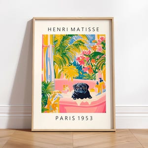 Carlin noir dans la baignoire, affiche de salle de bain amusante pour les amoureux des chiens, impression d'art chien, déco dopamine rose, art mural Matisse