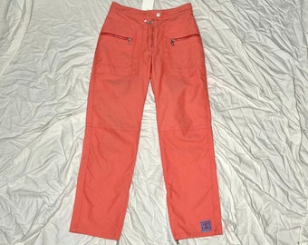 Y2k Chanel Identificación SS 2002 naranja melocotón pantalones utilitarios de estilo cargo con logotipo azul brillante de Chanel y muchas cremalleras IT42