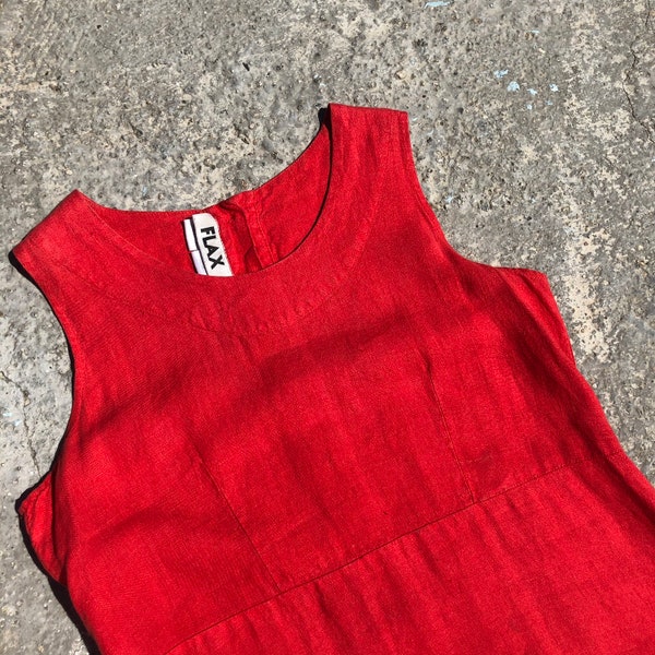 Robe fluide rouge cerise LIN des années 1990, forme libre carrée, boutons brillants ormeaux à l'arrière, petite-moyenne