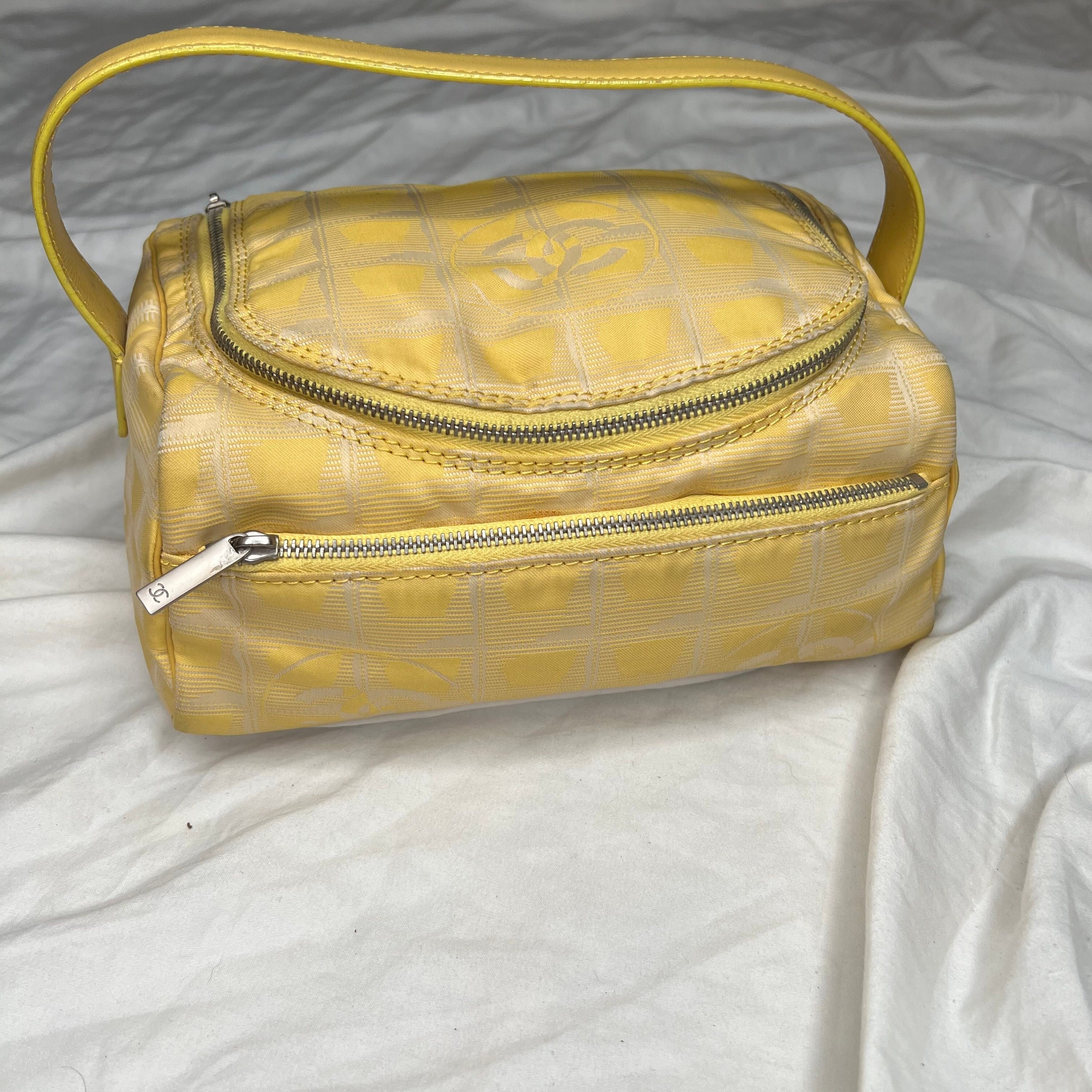 Vintage CHANEL Tortoise Handle CC Turnlock Logo Drawstring Yellow Lambskin  Matelasse Quilted Leather Tote Shoulder Bag Purse Evening Clutch