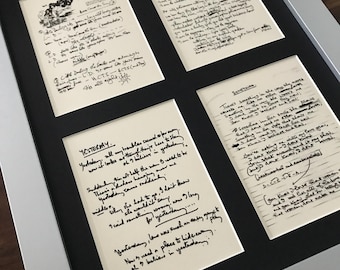 Exhibición enmarcada con las letras de las canciones de los Beatles: cuatro canciones clásicas