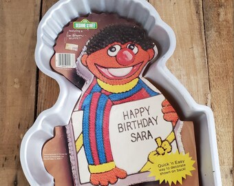 Vintage 1983 Ernie Wilton Aluminum Cake Pan / Muppets / Sesame Street / 502-3614