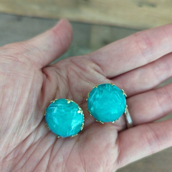 Vintage Gold Tone Turquoise Colored Clip-on Earri… - image 3