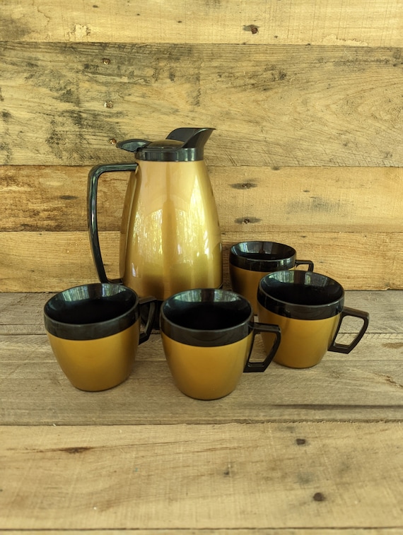 Vintage MCM Gold and Black Thermo-serv Insulated Pitcher and Four Matching  Mugs / Water Pitcher / Coffee Carafe 