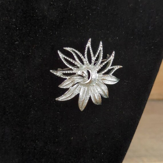 Vintage Sarah Coventry 1969 "Demi-Flower" Brooch … - image 2