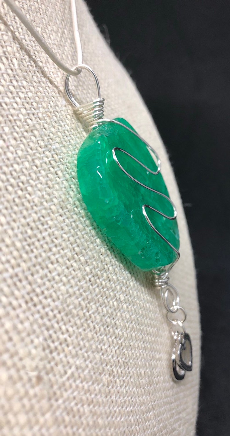 Hand Wired Natural Green Agate Pendant and Necklace