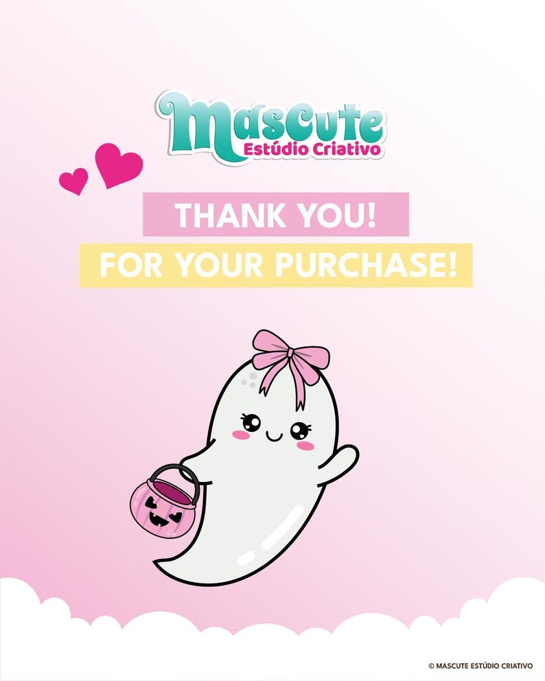 Op de afbeelding: Een cartoon spookje met een roze strik en een roze pompoenvormige tas. De afbeelding bevat de tekst "THANK YOU! FOR YOUR PURCHASE!" en het logo "Mascute Est&uacute;dio Criativo" op een roze achtergrond.