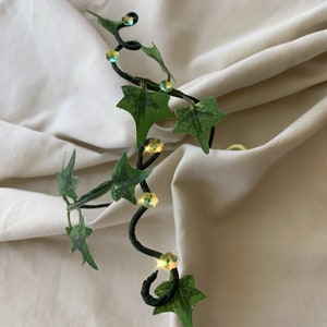 Poison Ivy cuff , Green Ivy Arm cuff, Woodland forest fairy Wrap, Great for Brides, or Renissance fair!