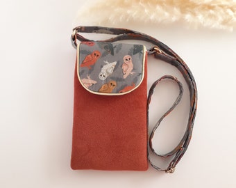 pochette téléphone portable avec bandoulière reglable pour smartphone ou iphone matelassé en velours terracotta et tissu motif chouettes