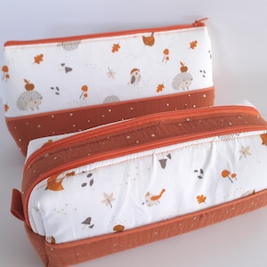 schooletui in stof met één of twee vakken, egel en vogel, wit en terracotta