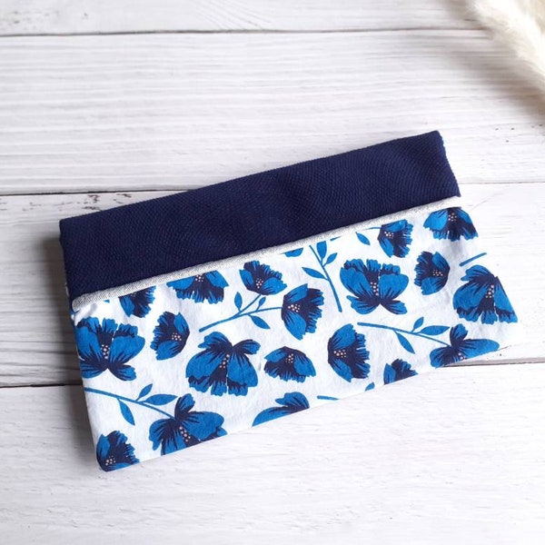 porte chéquier femme tissu velours bleu nuit et coton imprimé fleurs bleues