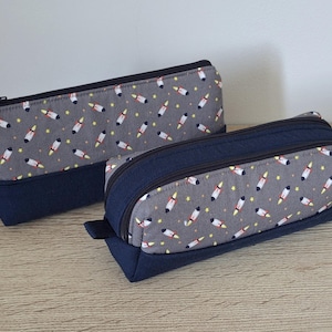 Trousse d'école simple ou double compartiments garçon, motifs fusées sur fond gris, et coton bleu marine,  trousse rentrée scolaire