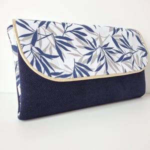 portefeuille femme tissu tout en un portemonnaie protège chéquier et porte carte tissu feuillage bleu et velours bleu nuit