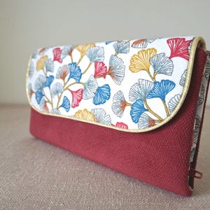 Può includere: Un cartello in legno rustico con la scritta "Welcome to our home" in stile scritto a mano. Il cartello è rettangolare, con una finitura invecchiata e un design semplice e invitante. Adatto per uso interno o esterno.