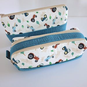 Trousse d'école simple ou double compartiments garçon, motifs voitures tracteurs et bleu pétrole