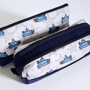 Trousse d'école simple ou double compartiments garçon, motifs sous-marin sur fond gris, et coton bleu marine