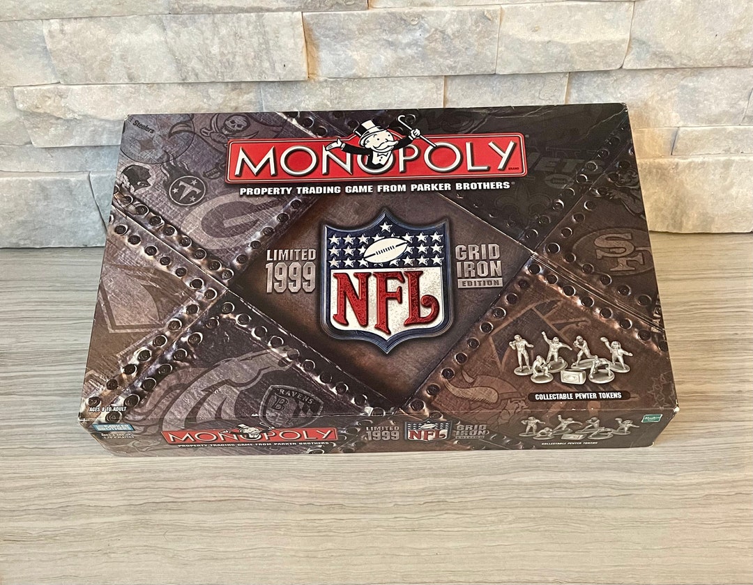 MONOPOLY NFL 1999 Board Game Parker Brothers Collectible 